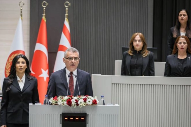 KKTC’de Erhürman göreve başladı… “Kıbrıs Türk halkının huzuru ve refahı için çalışacağım” KKTC Cumhuriyet Meclisi’nde düzenlenen