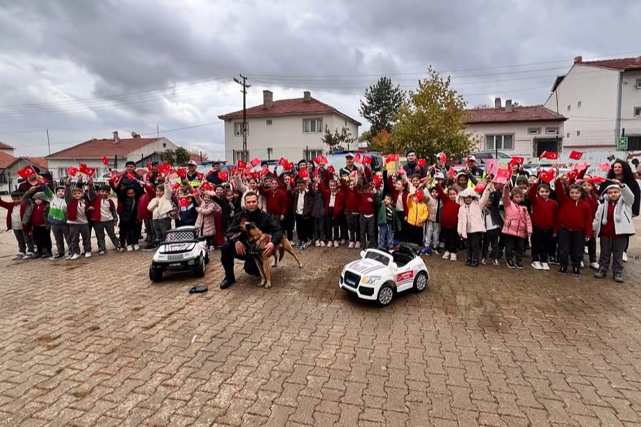 Miniklere güvenlik ve trafik eğitimi Bilecik İl Jandarma Komutanlığı,