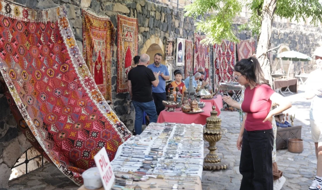 Nevşehir’de antika ve koleksiyon meraklıları tarihin merkezinde buluşuyor Antika meraklılarını bir araya