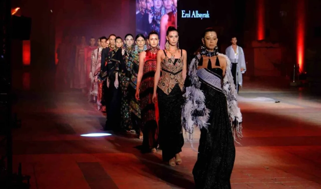 Şanlıurfa’nın pamuğu moda ile buluştu… Modacı Erol Albayrak’tan Urfa’da muhteşem defile